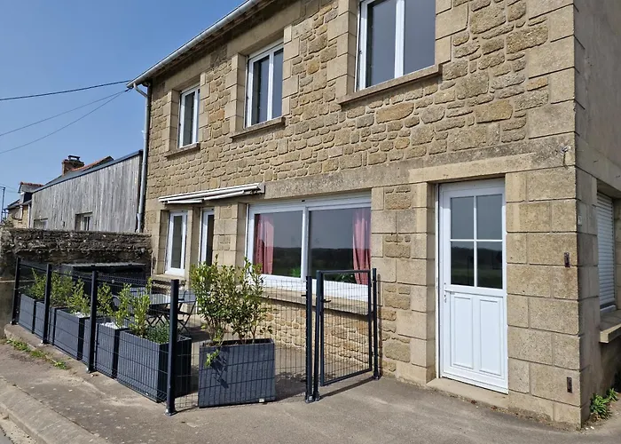 Maison De Ville A Saint Coulomb